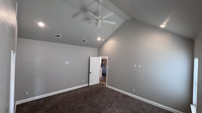 Building Photo - 117 Hessed St