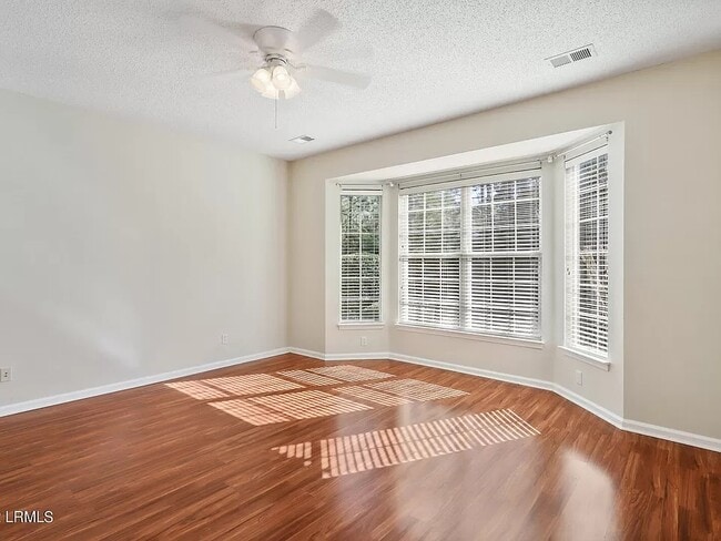 Building Photo - 149 Landing Ln