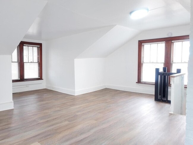 Building Photo - 117 Woodland Dr