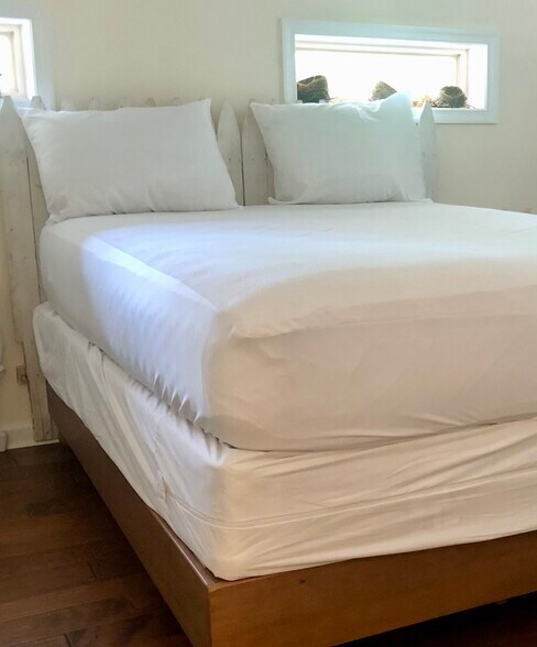 Upstairs BR 3 w Queen - 23166 Bridgeway Ct E