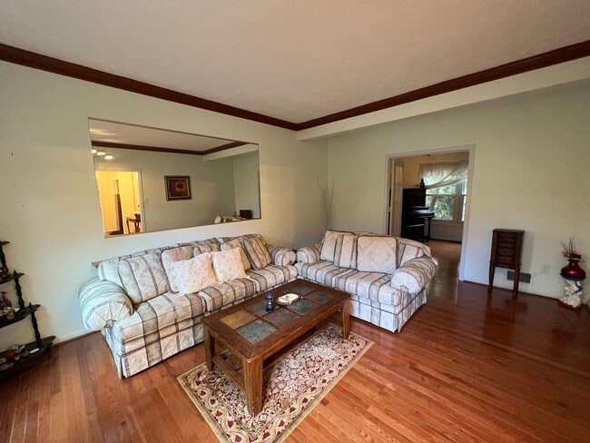 Building Photo - ***Coming Soon*** Spectacular 3 Bed 3.5 Bath Brick Home in Scenic Riverview Estates