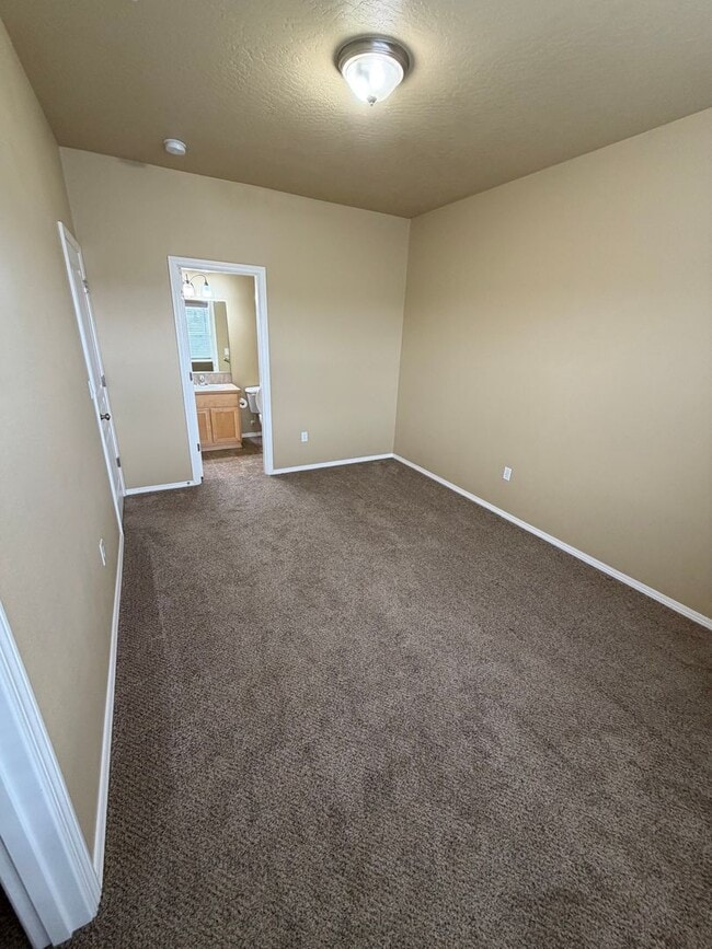 Building Photo - Modern Comfort Meets Easy Living in McKenzie Ridge Estates