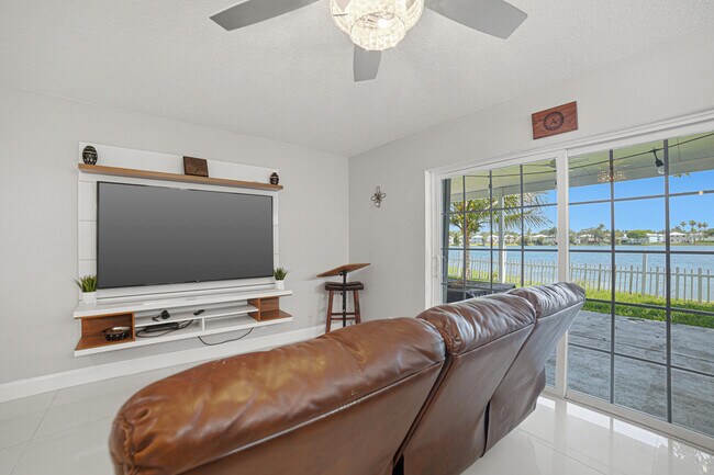 Building Photo - 6466 Buena Vista Dr