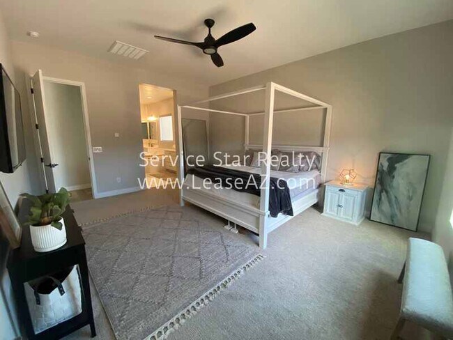 Building Photo - 9607 E Solina Ave