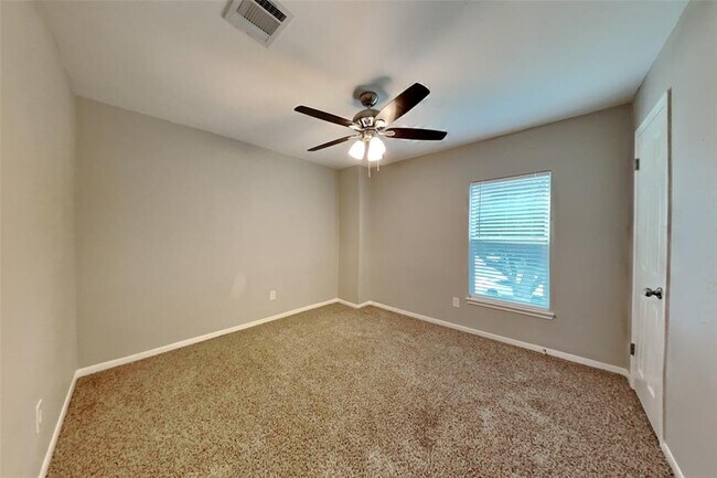Building Photo - 9219 Palm Shores Dr