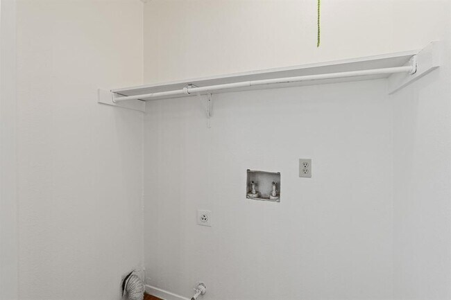 Building Photo - 302 Algerita Dr