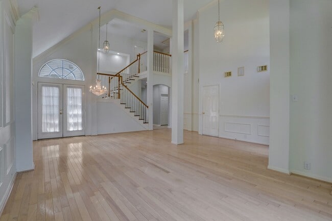 Building Photo - 14019 Lake Trail Dr