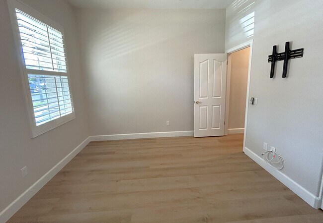 Building Photo - Via Mazatlan  Corona, 92882  (3 bed, 3 bath)