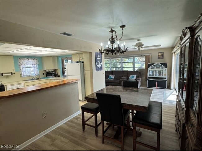 Building Photo - 250 Caddy Rd