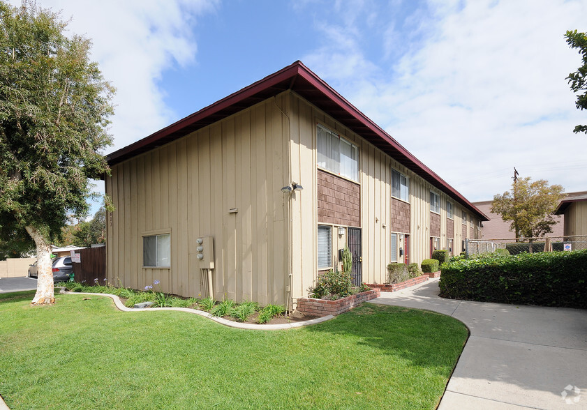 Building Photo - Countryside Townhomes Apartments