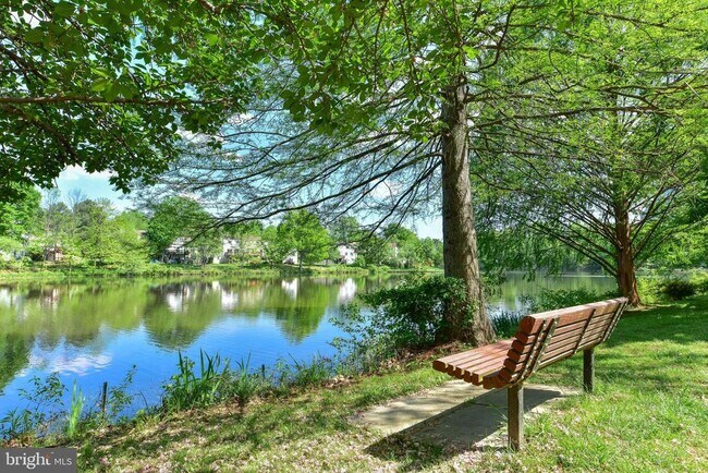 Building Photo - 2916 Bridgehampton Ct