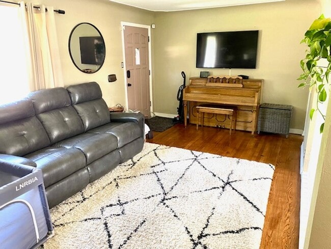 Building Photo - Amazing Littleton Bungalow