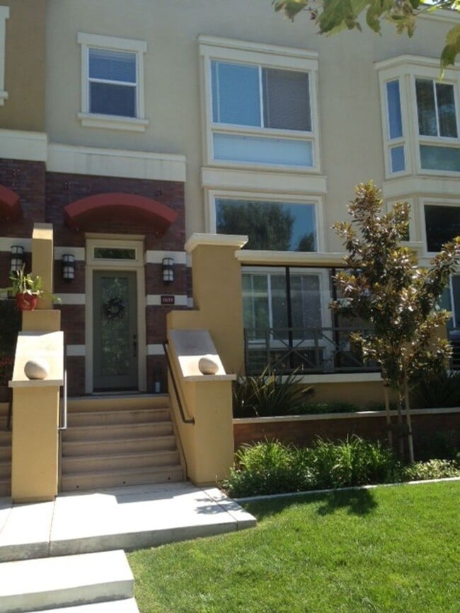 Primary Photo - Dublin Beautiful Tralee Neighborhood 3BD /...