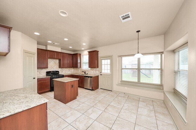 Building Photo - 2414 Argos Dr