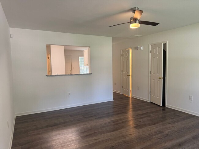 Building Photo - Three Bedroom Townhouse in Sherrills Ford with Bonus Room