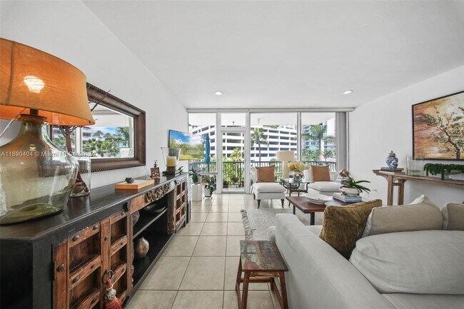 Building Photo - 1408 Brickell Bay Dr