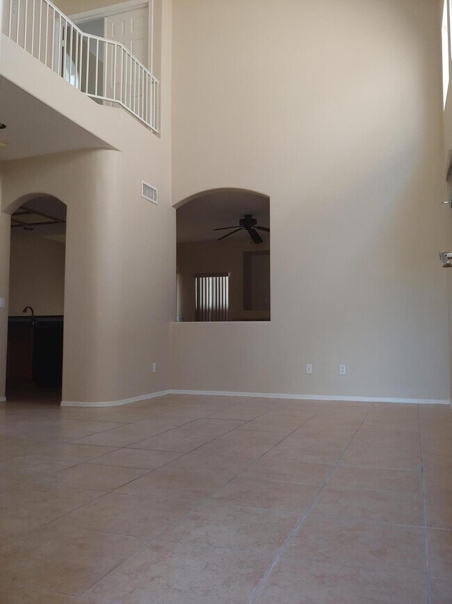 Building Photo - 1922 N 106th Ln