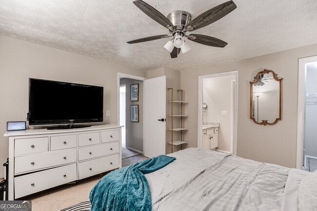 Building Photo - 6413 Wedgewood Trce