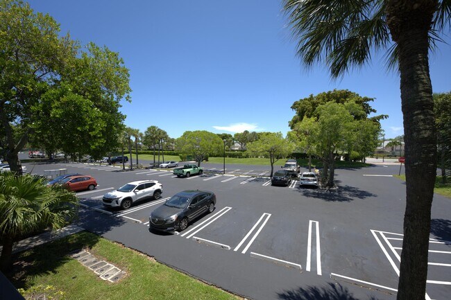 Building Photo - 1523 Meadows Cir