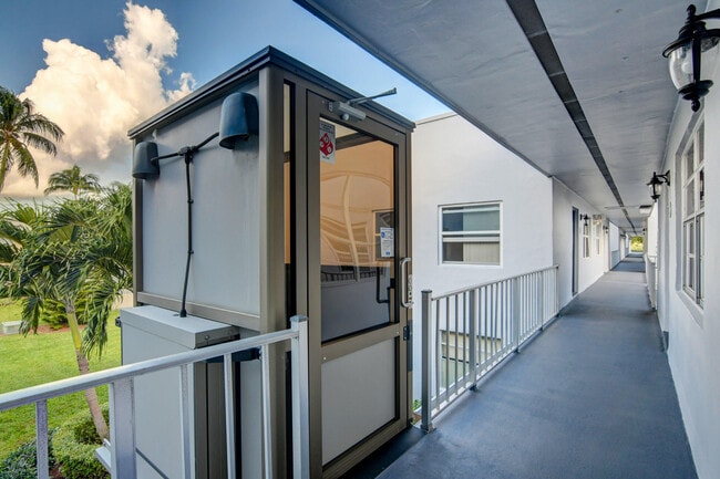 Building Photo - 42 Burgundy A