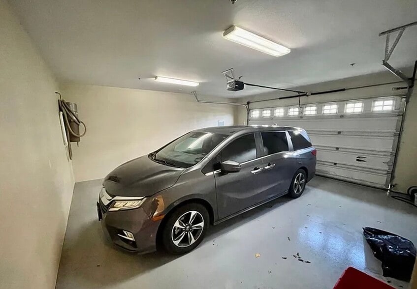 Building Photo - 8557 SE Bristol Park Dr