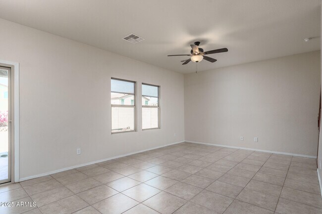 Building Photo - 10822 W Saddlehorn Rd