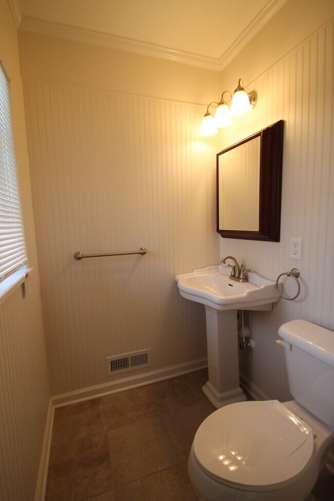 Building Photo - 2845 Blaney Rd