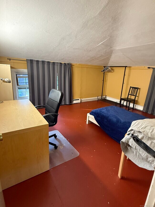 Building Photo - 389 Orange St