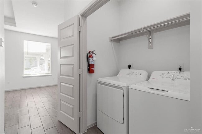 Building Photo - 14 Shavano Dr