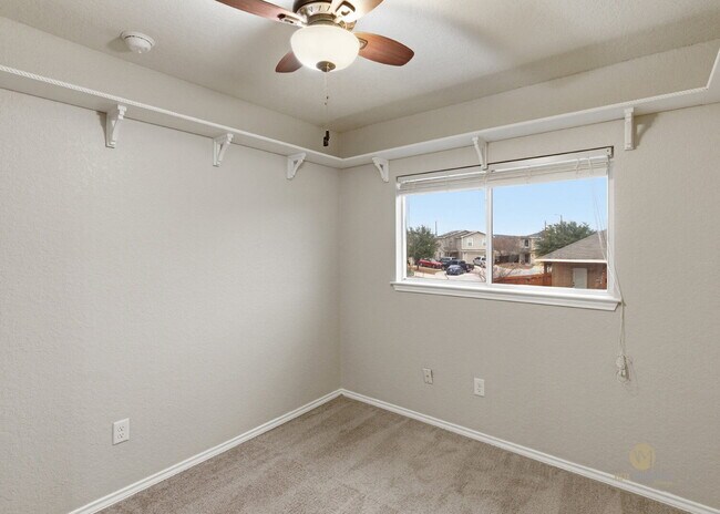 Building Photo - Silver Oaks Beauty | 3 Bed | 2.5 Bath | 1,812 Sq Ft | Corner Lot in 78254