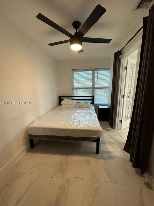 Building Photo - 2320 SW 44th St