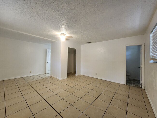 Building Photo - 4 Bedroom Single Family Home