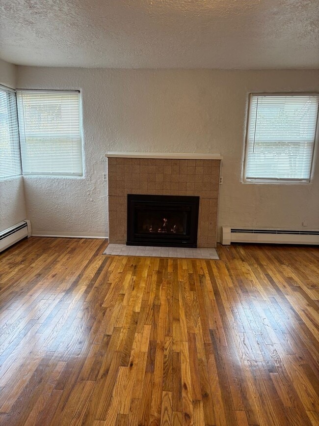 Building Photo - Beautiful Two Bedroom House Near Woodstock and Foster Districts