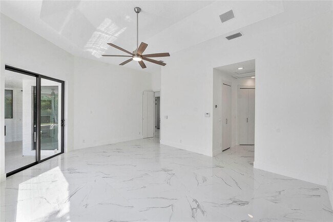 Building Photo - 410 Sabal Way
