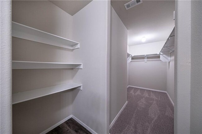 Building Photo - 820 Braidburn Rd