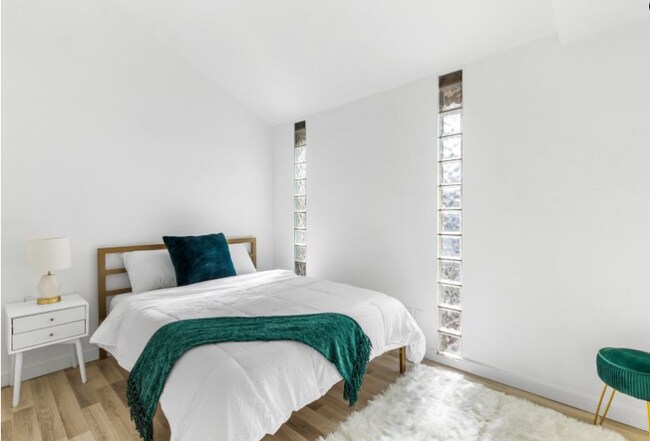 Building Photo - 626 N Hampton Rd