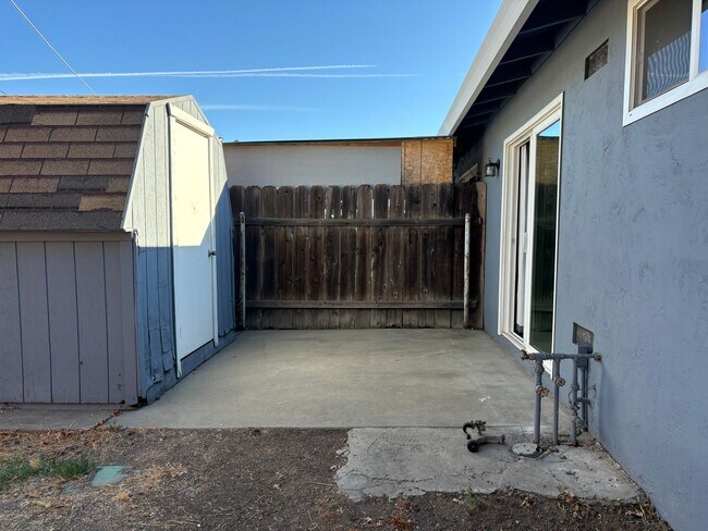 Building Photo - 224 3rd St