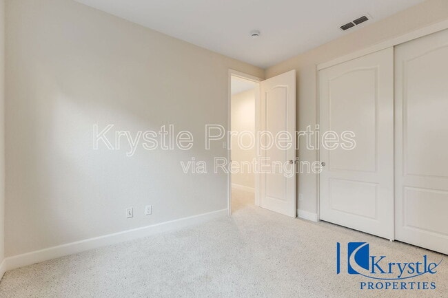 Building Photo - 6335 Newhaven Ln