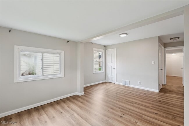 Building Photo - 3846 E Antisdale Rd