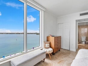 Building Photo - 10350 W Bay Harbor Dr