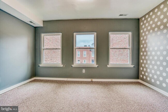 Building Photo - 1233 Battery Ave