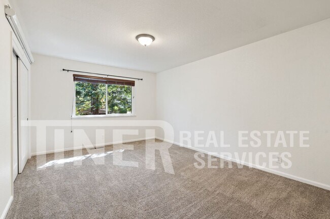 Building Photo - Stunning Views 4 Bedroom El Dorado Hills Gem