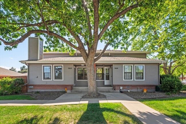 Building Photo - Bright & Spacious 2BR/2BA Townhome with Loft, Fireplace & Private Garage