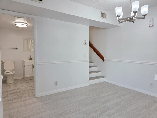 Building Photo - 3888 Victoria Dr