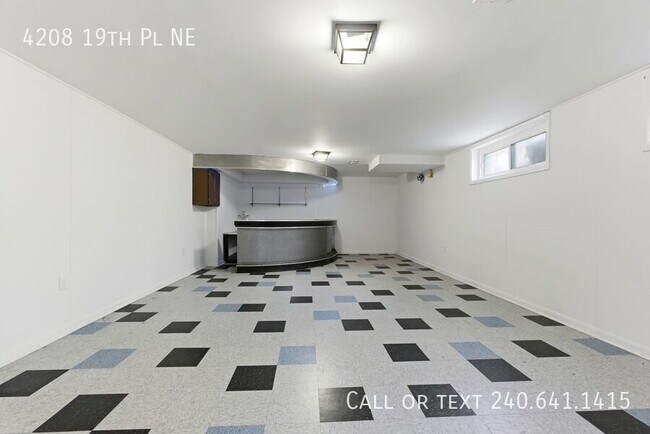 Building Photo - 4208 19th Pl NE