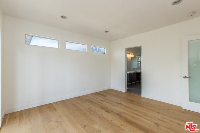 Building Photo - 3424 Primera Ave