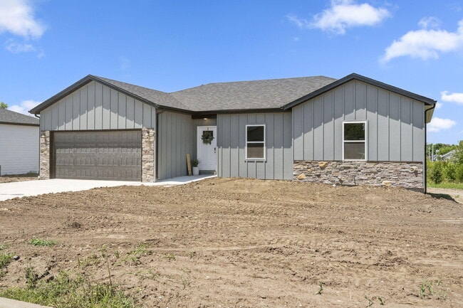 Building Photo - 655 E Forest St