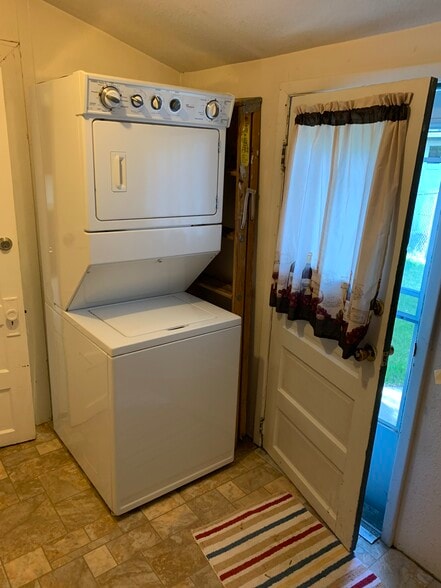 Shared laundry - 816 5th Ave