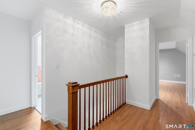 Building Photo - 190 E Rocks Rd