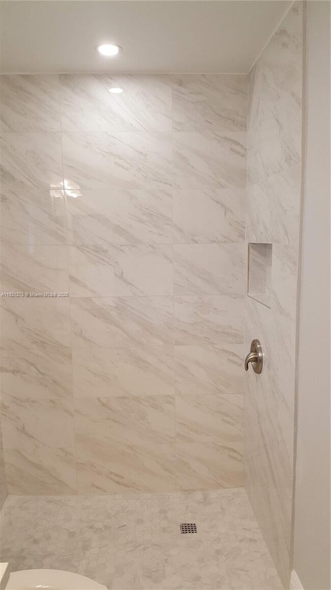 Building Photo - 1020 NW 88th Ave